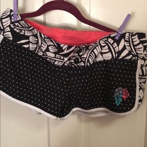 Super cute O’Neil Board Shorts🌻